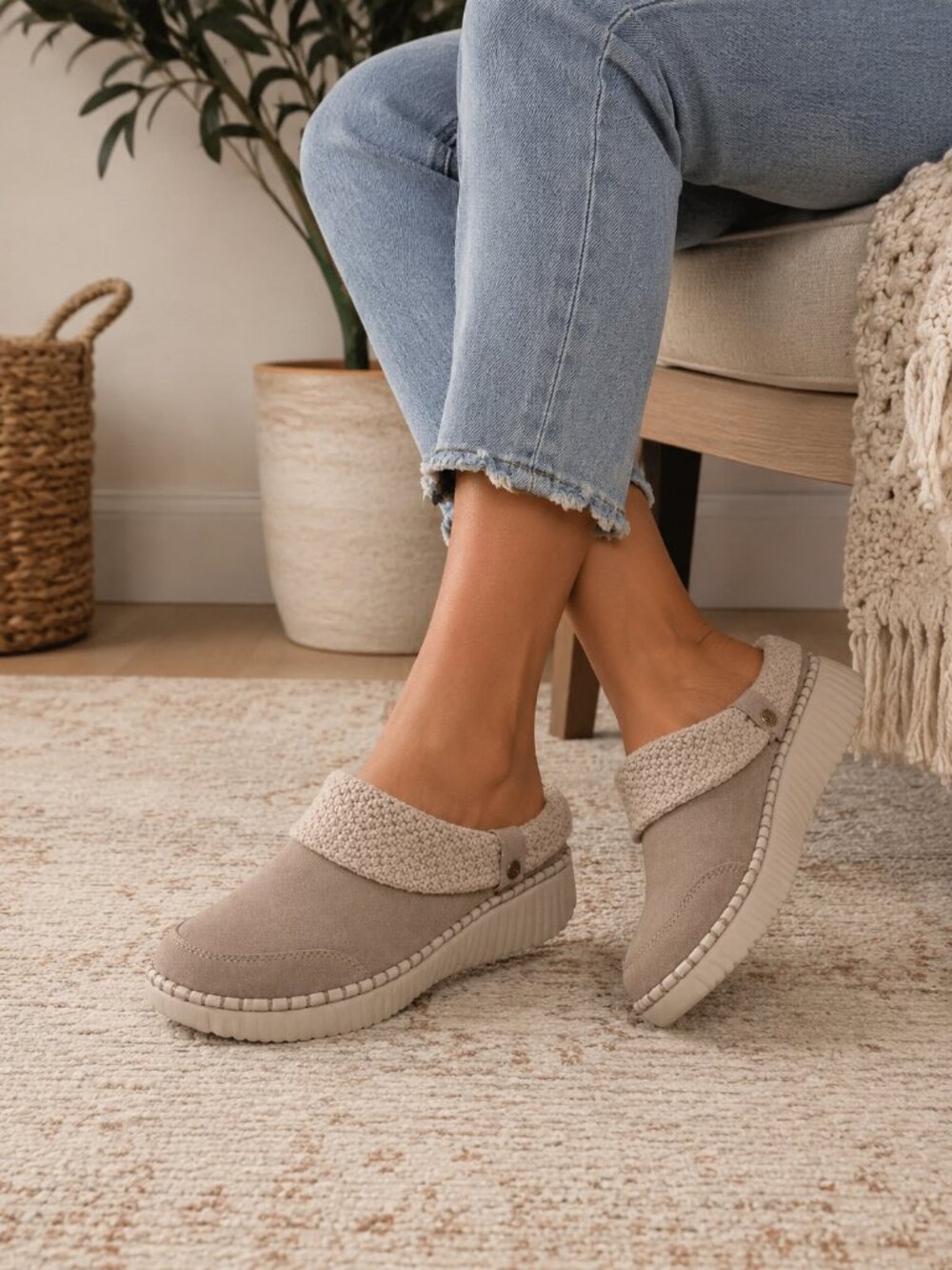 Skechers Wilshire Blvd Cozy Sweater Knit Memory Foam Clogs Taupe 7.5